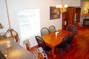 Dining Area & Breakfast Bar