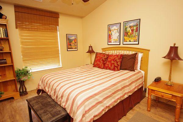 Guest Bedroom (Queen Bed)