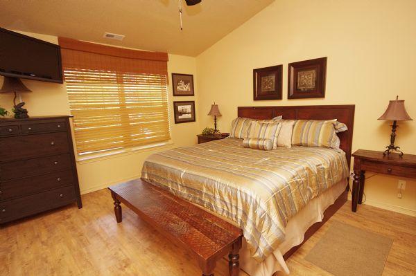 Master Bedroom with Tv (King Bed)