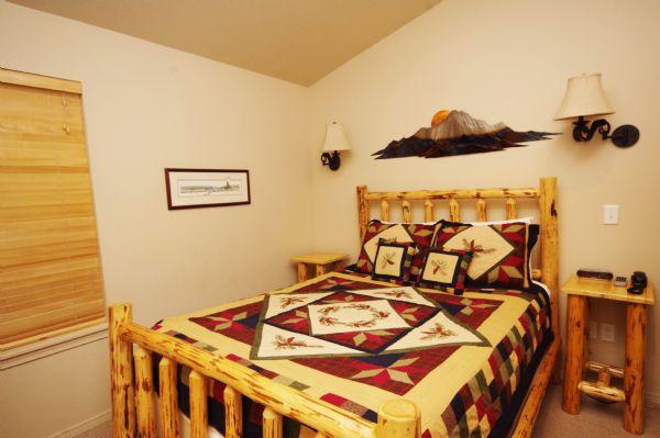 Master Bedroom (Queen Bed)