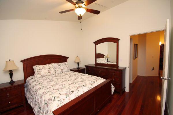 Guest Bedroom (Queen Bed)