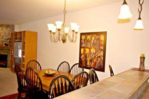 Dining Area & Breakfast Bar
