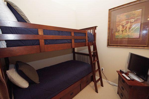 Semi Private Den (Twin Bunk)