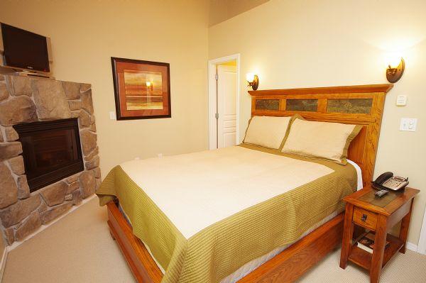 Master Bedroom with Queen Bed