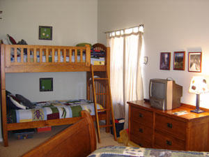 Guest Bedroom (Bunk Bed)