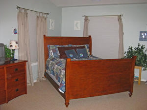 Guest Bedroom(Queen Bed)