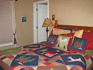 Master Bedroom (Queen Bed)