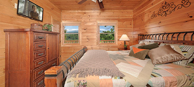 LowerLevel King/Flat Screen