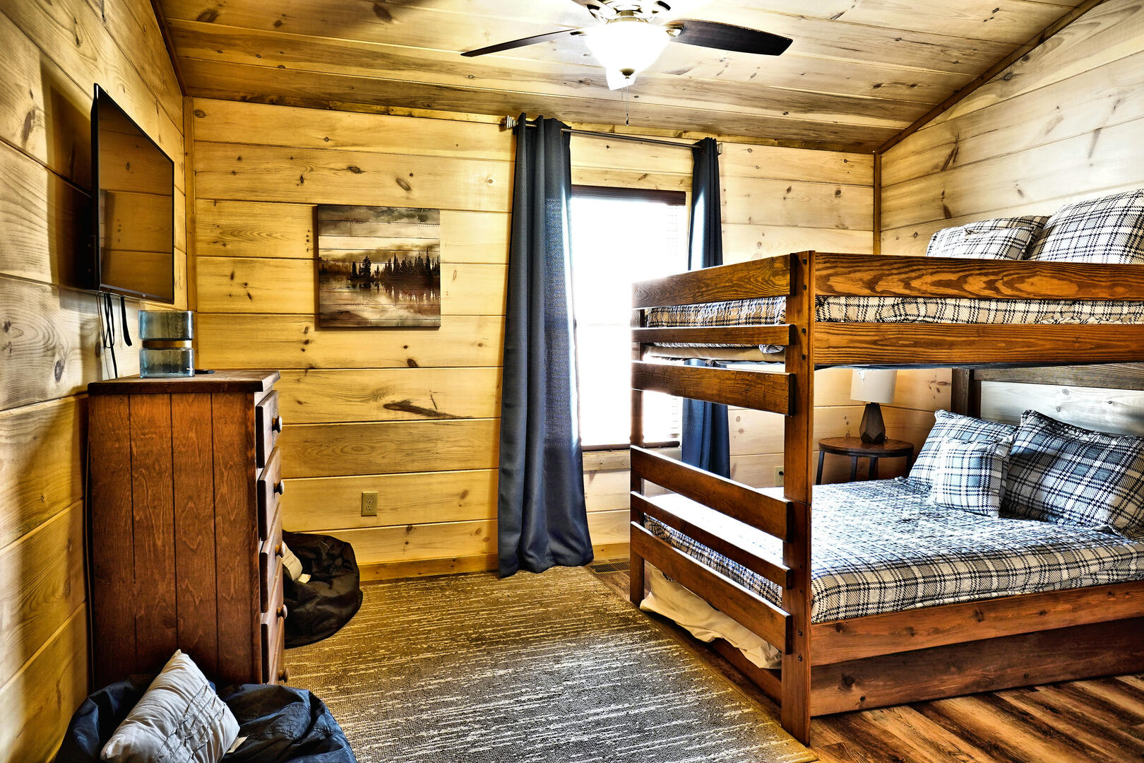 Sasquatch Inn | Photo 120