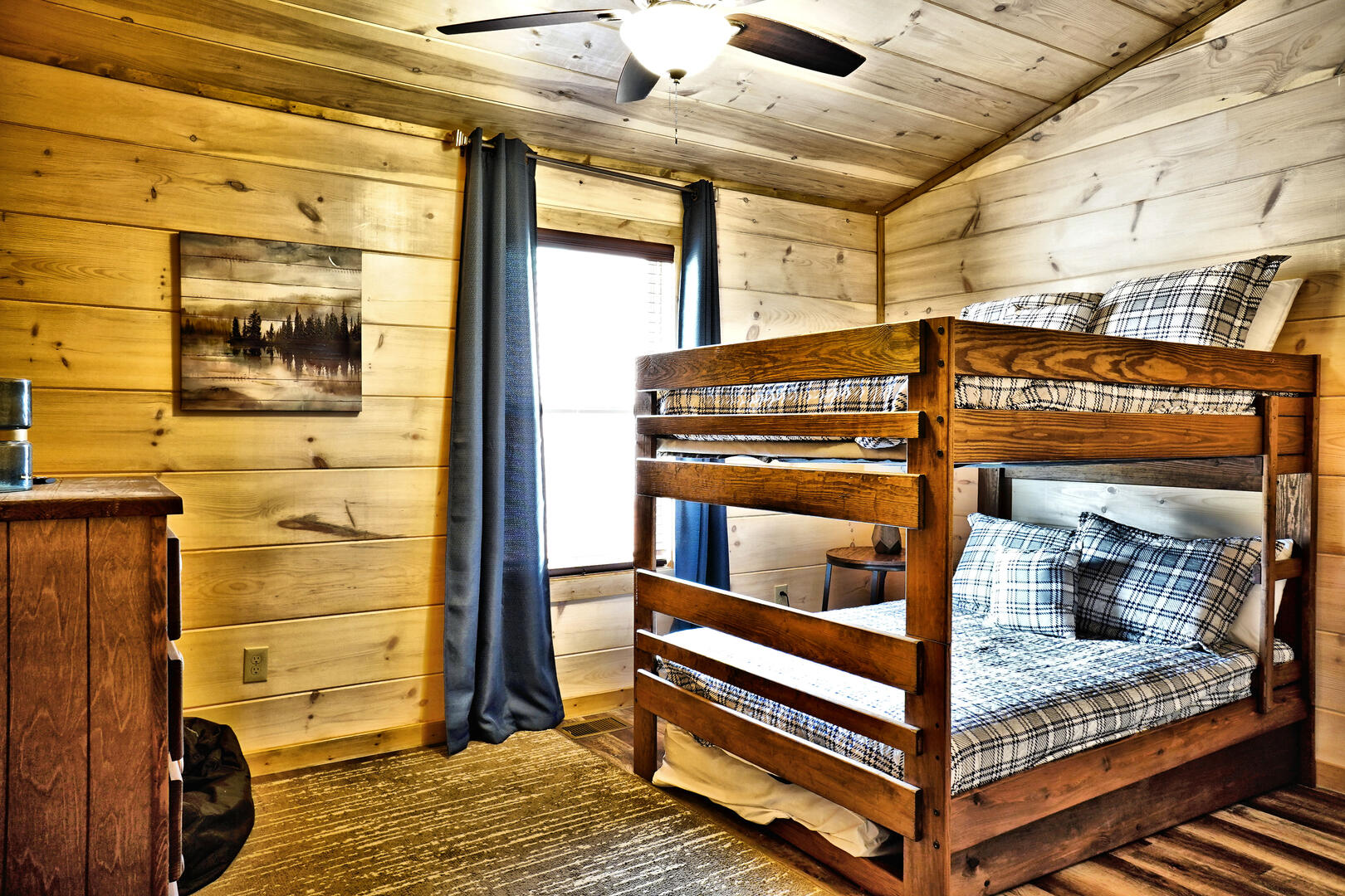 Sasquatch Inn | Photo 130