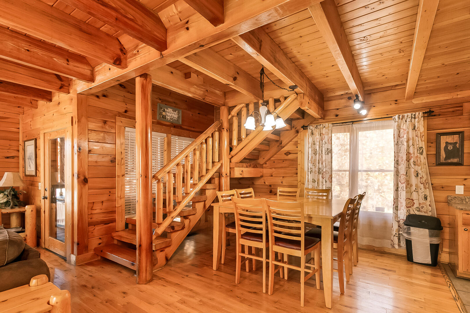 Center of Attention | Photo 14