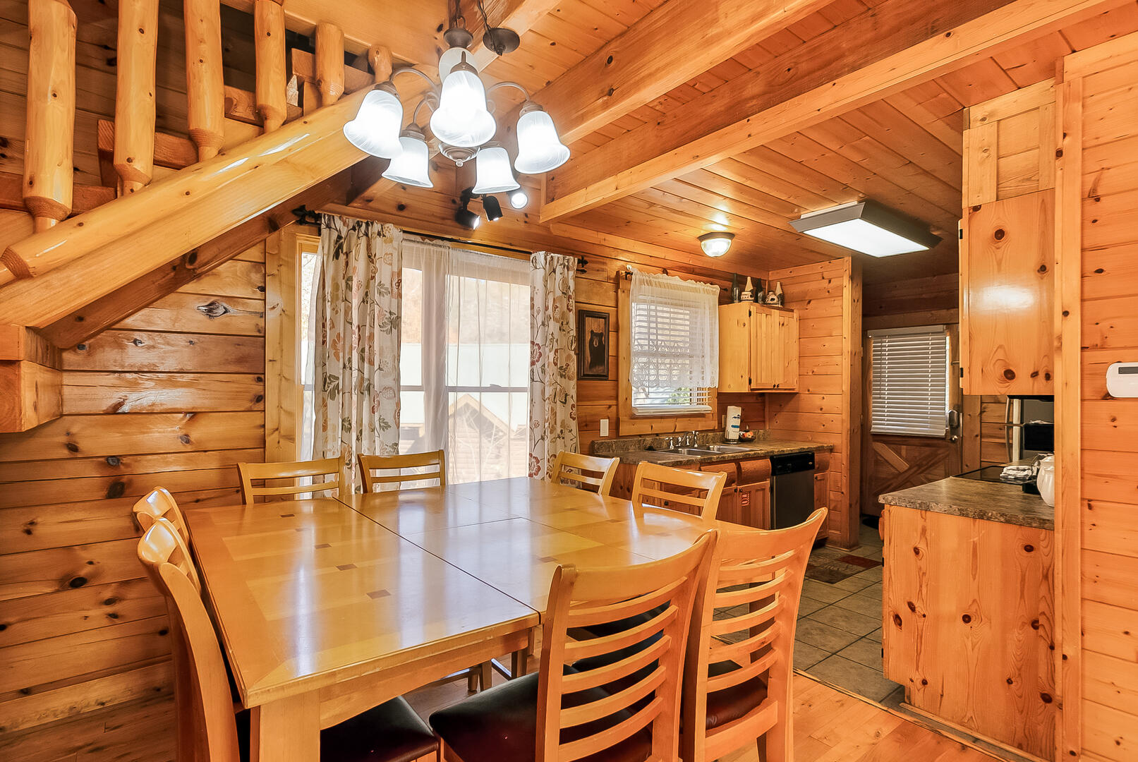 Center of Attention | Photo 13