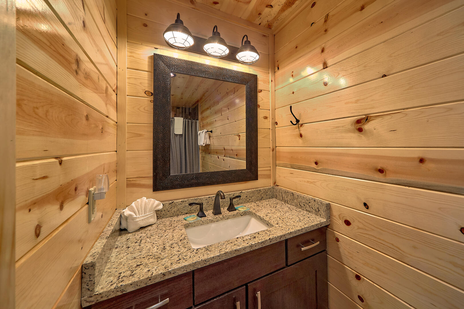 Swimmin' Hole Lodge | Photo 250