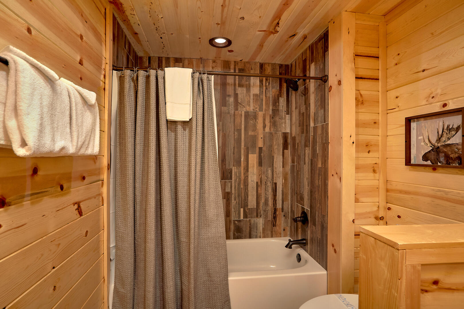 Swimmin' Hole Lodge | Photo 270