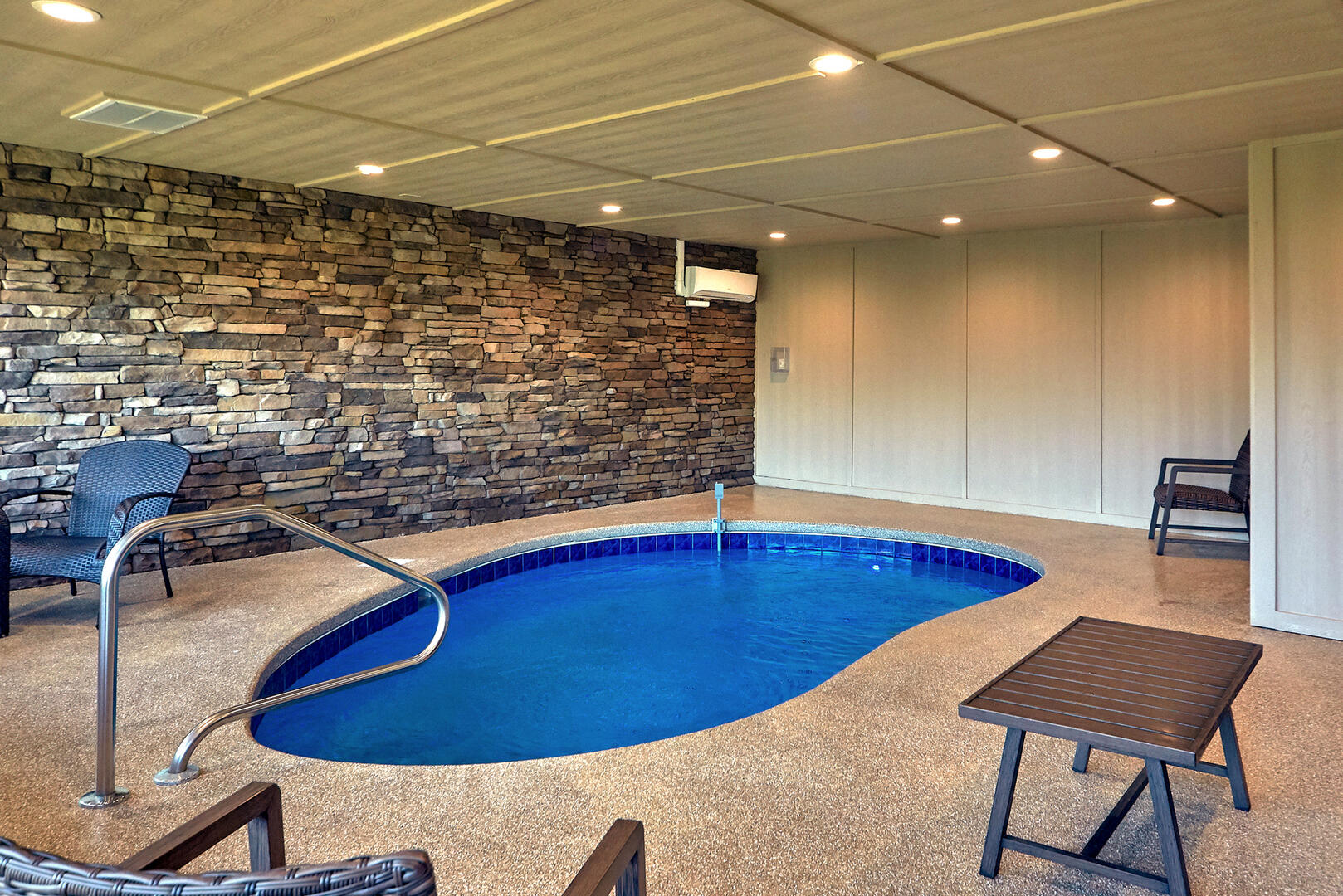 Swimmin' Hole Lodge | Photo 370