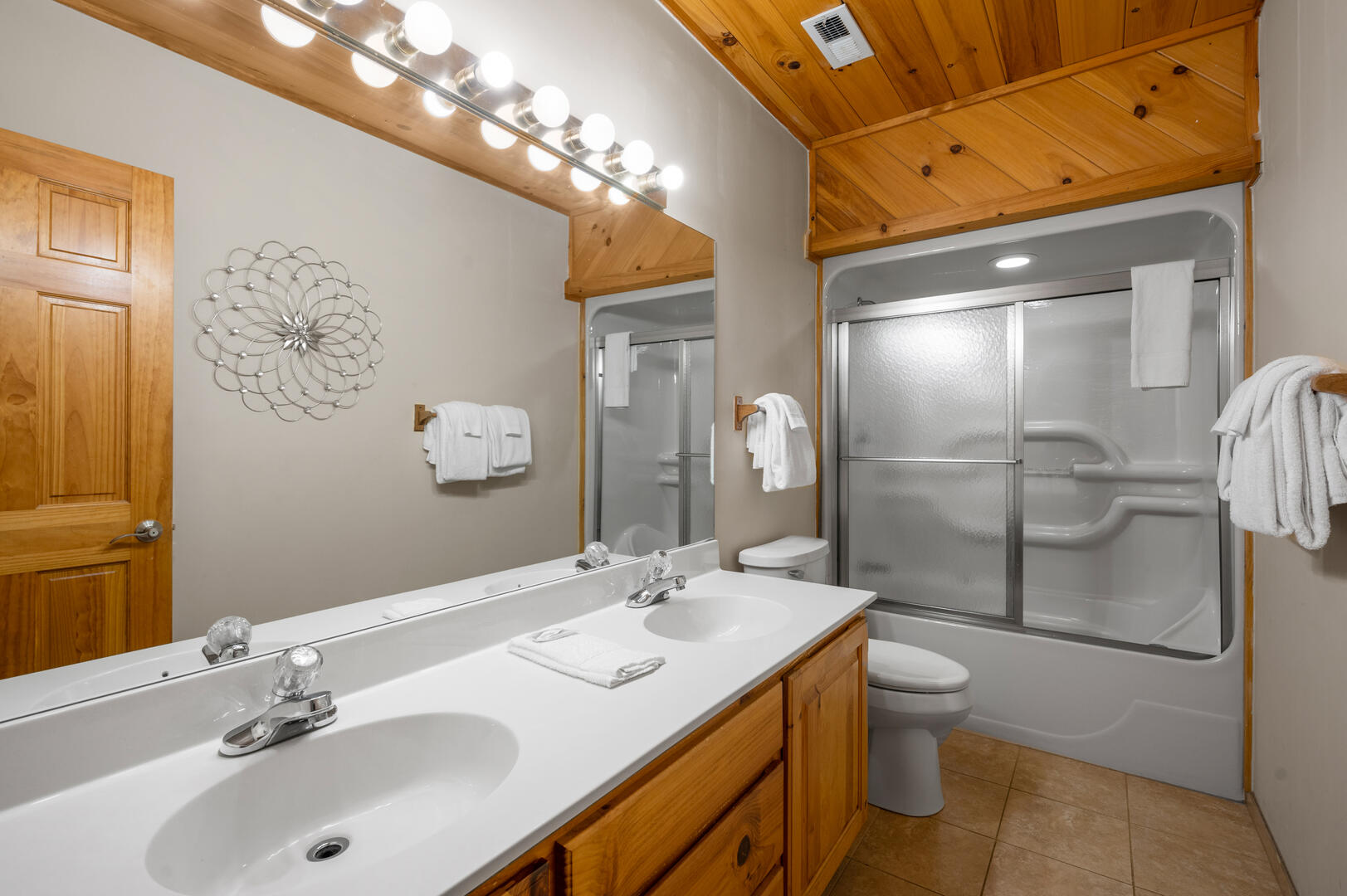 Country Pines Lodge | Photo 395