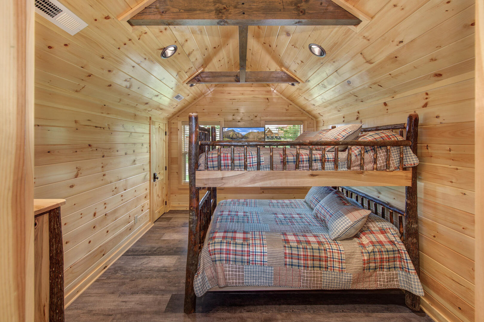 Jump on Inn | Photo 170