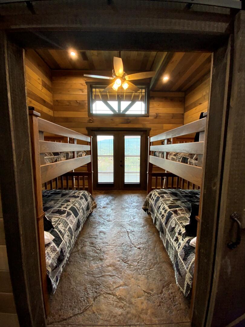 Coal Camp Lodge | Photo 505