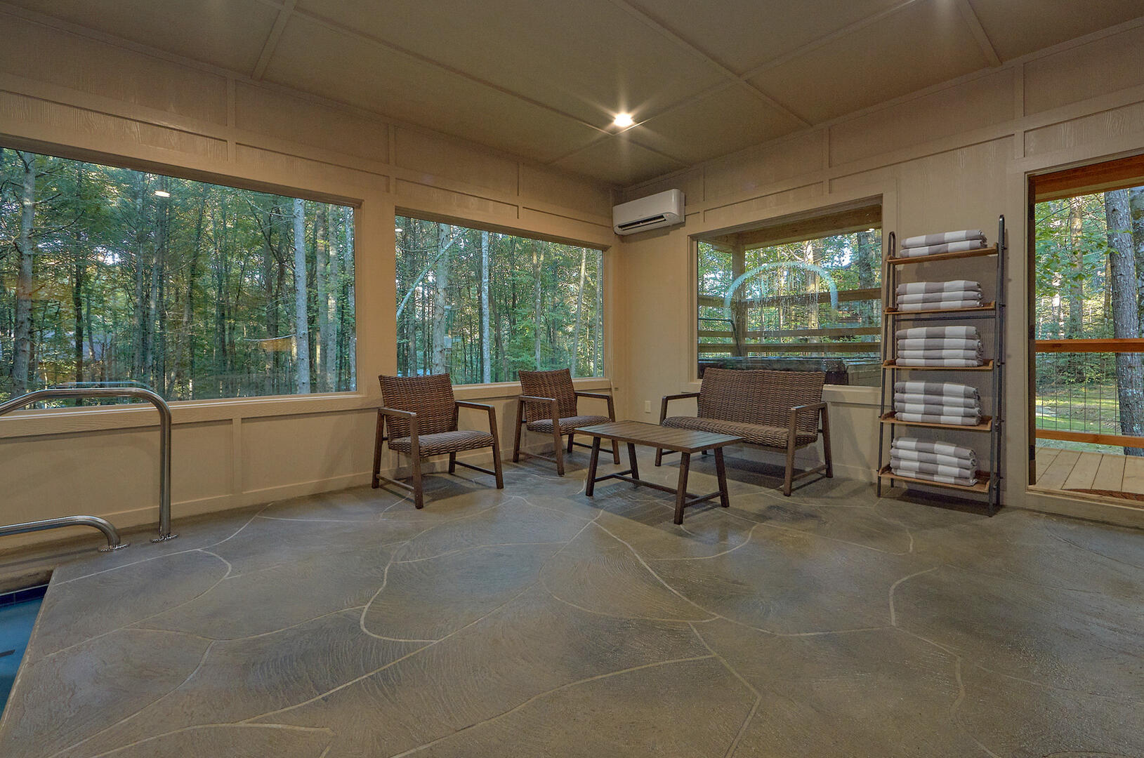 Livin' It Up | Photo 34