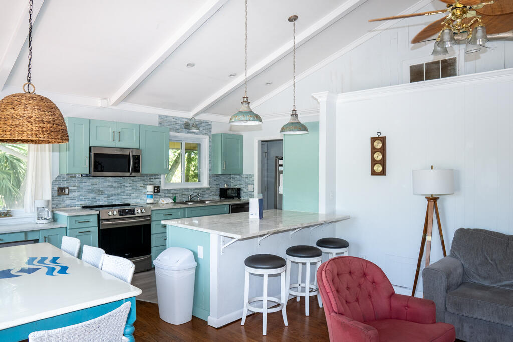 601 Dolphin Rd | Photo 4