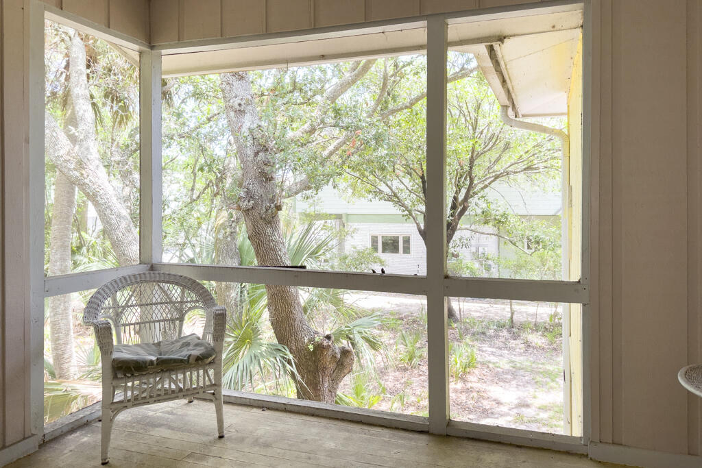 601 Dolphin Rd | Photo 17