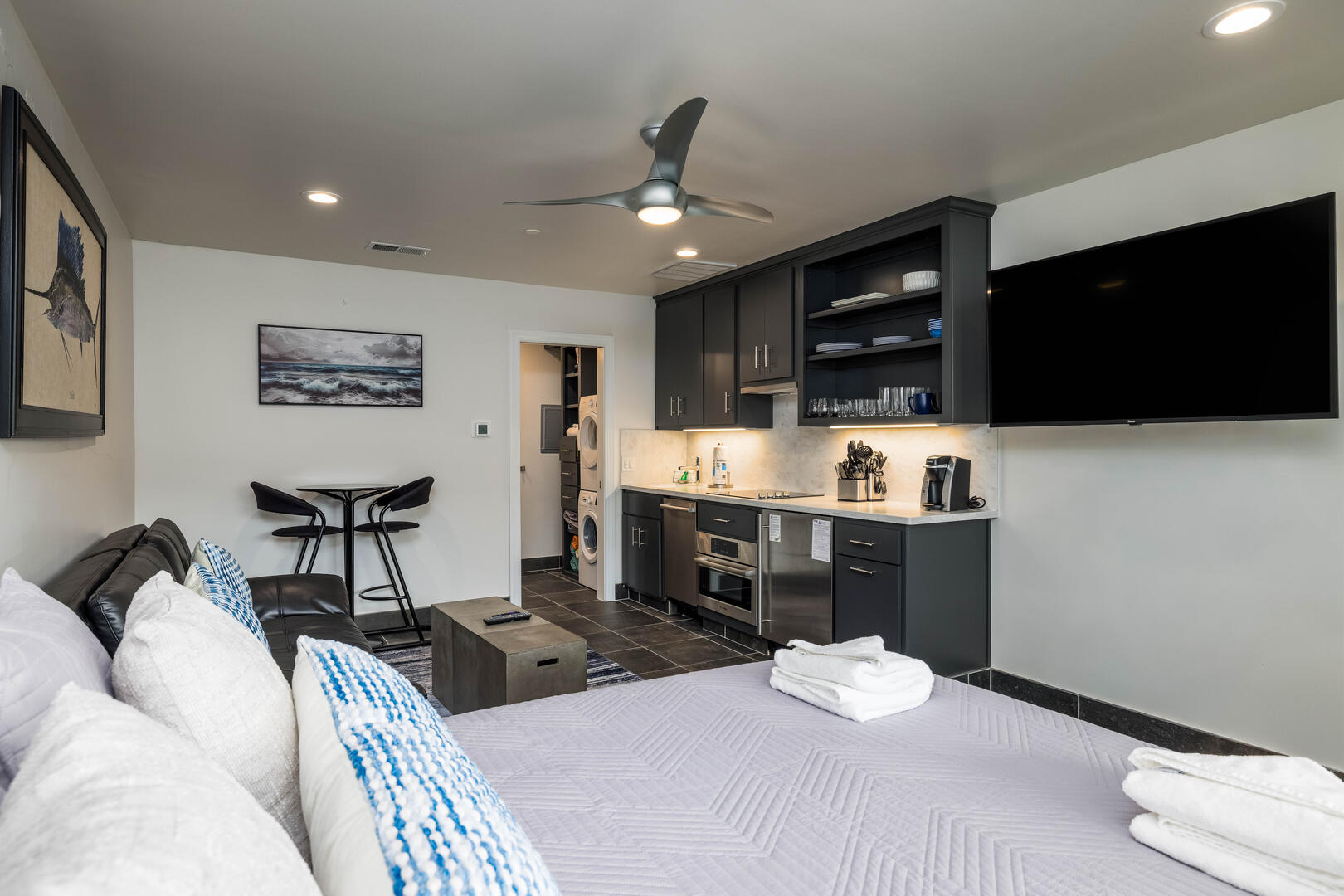 524 Sunsuite | Photo 24