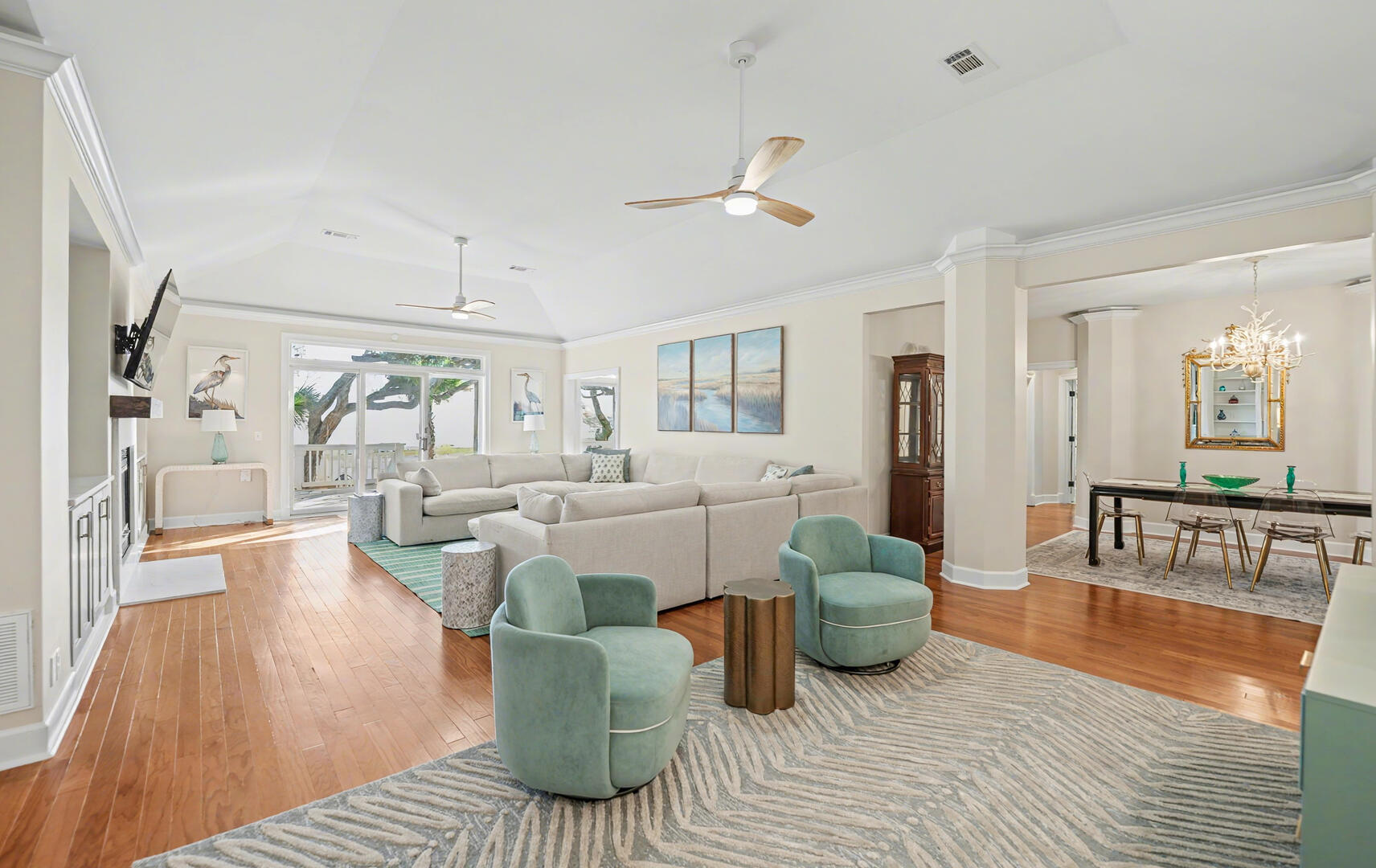 10 River Club | Photo 7