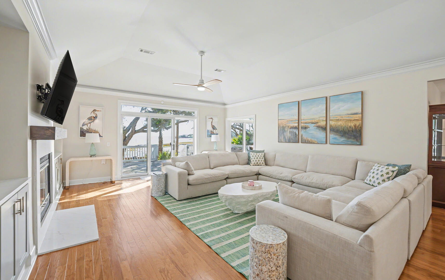 10 River Club | Photo 9