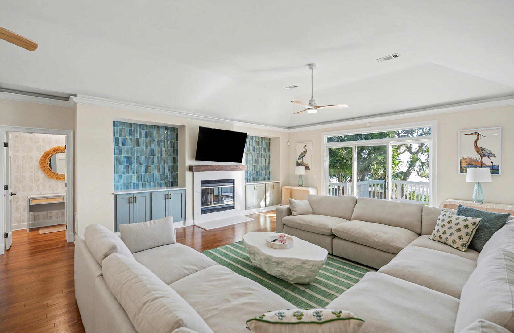 10 River Club | Photo 11