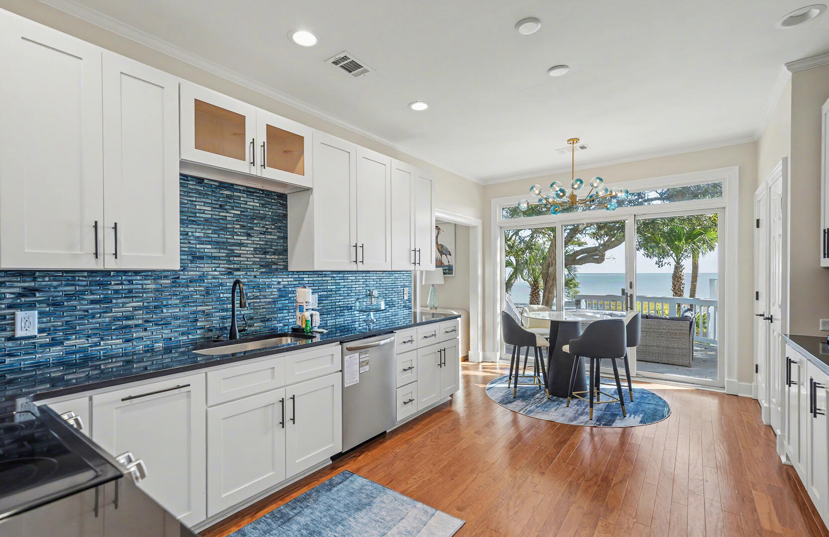 10 River Club | Photo 14