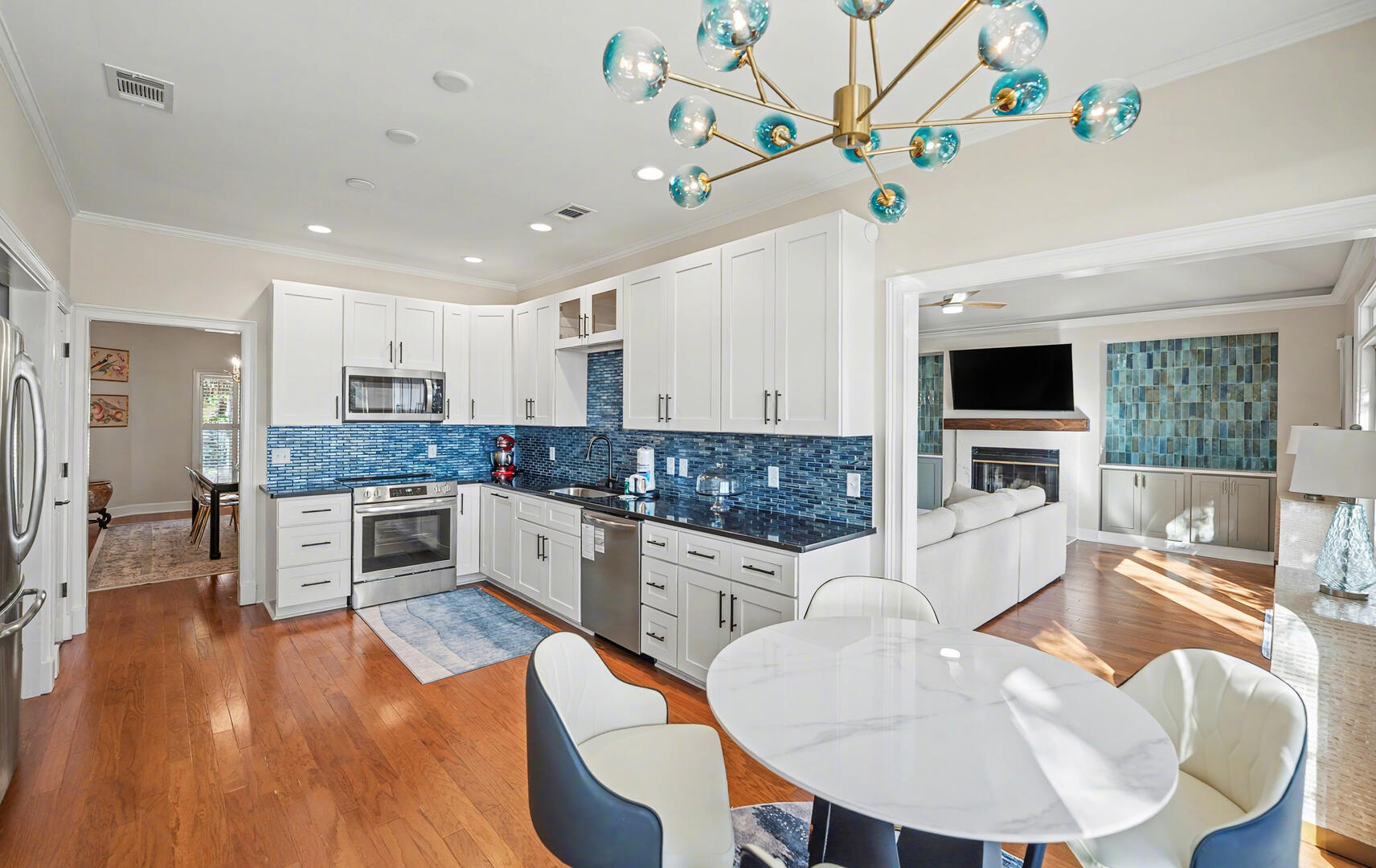 10 River Club | Photo 16