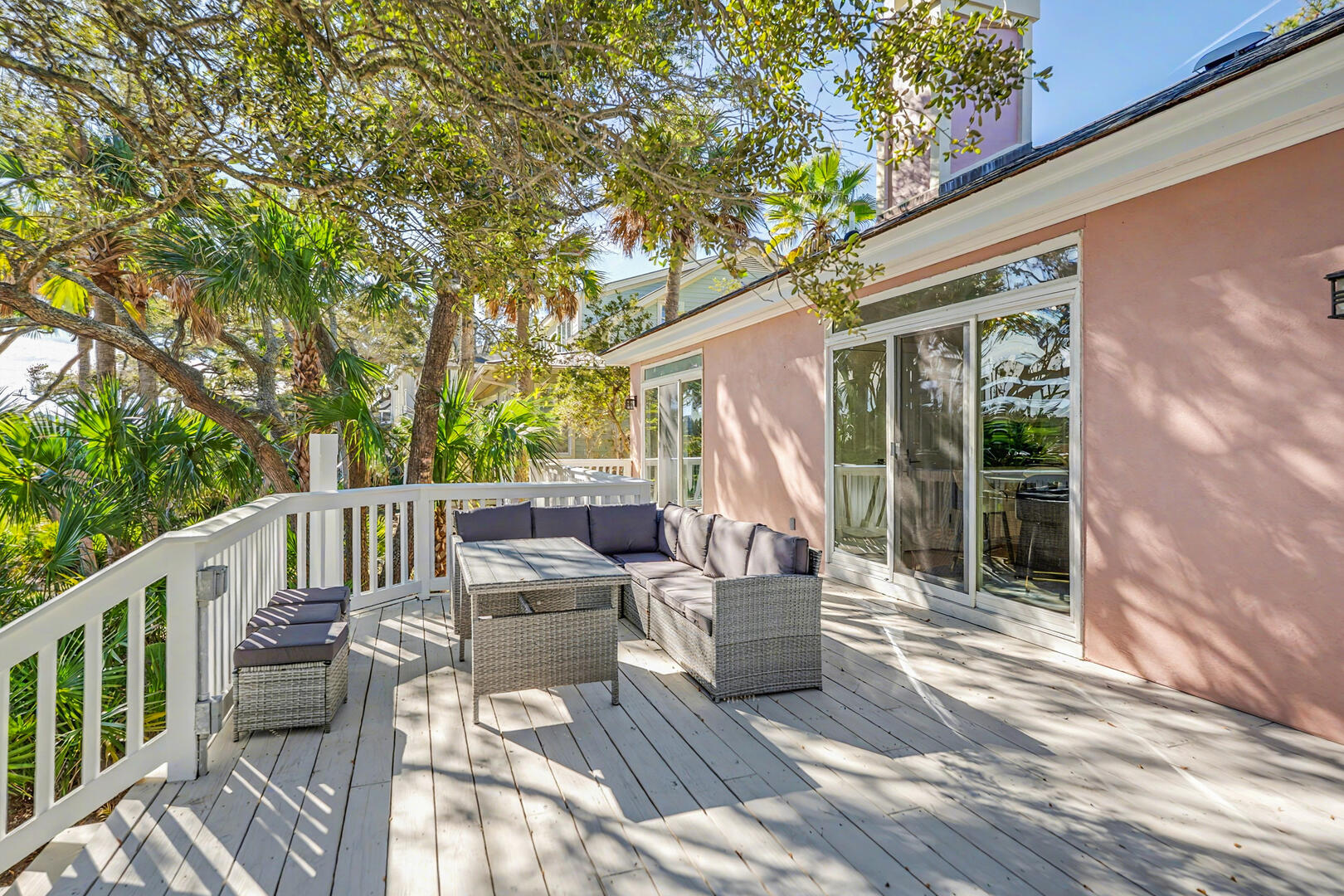 10 River Club | Photo 43