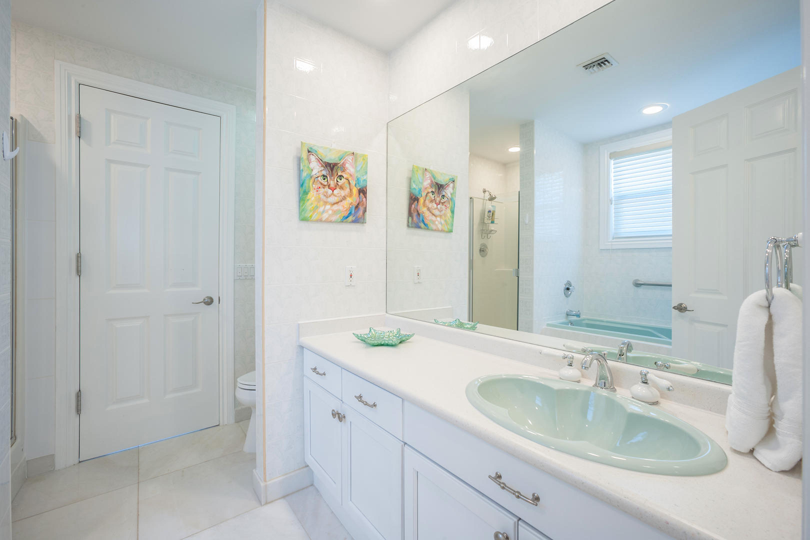 First Floor West Queen Suite Bath shares with the media den.