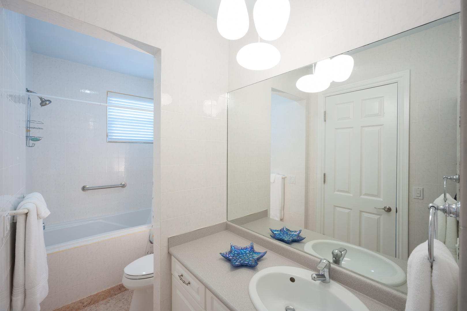 First Floor East Queen Suite Bath.