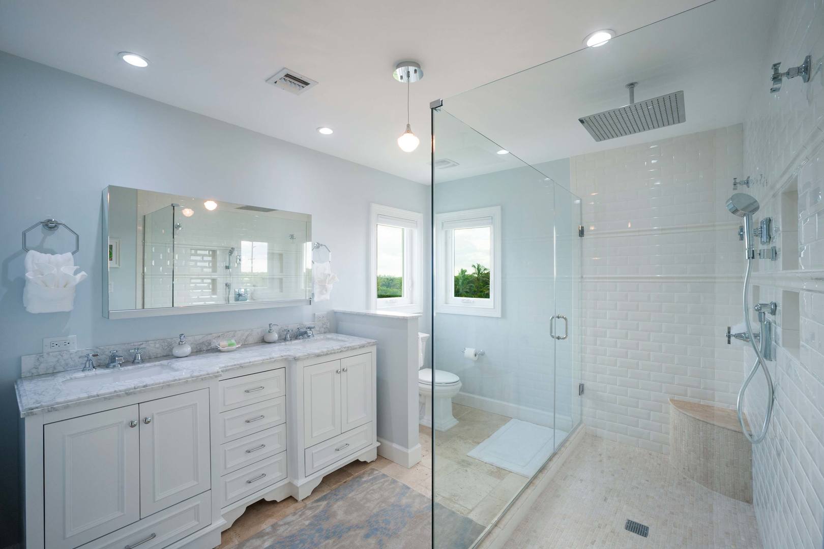 Upper Level Master Suite Bath.