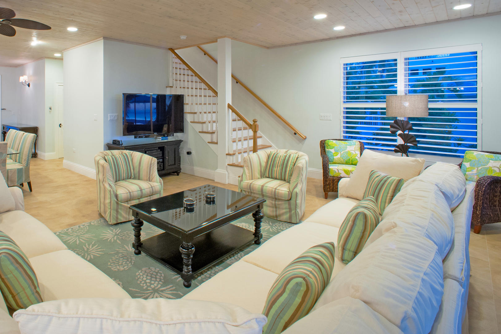 Plenty of comfy seating for the whole family!