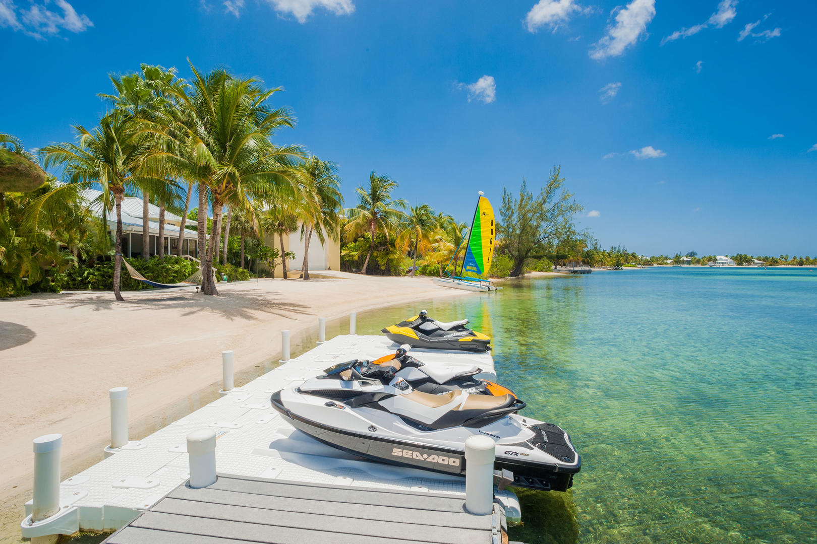 Kaiku features a floating dock for jet ski rentals or boat pickup.