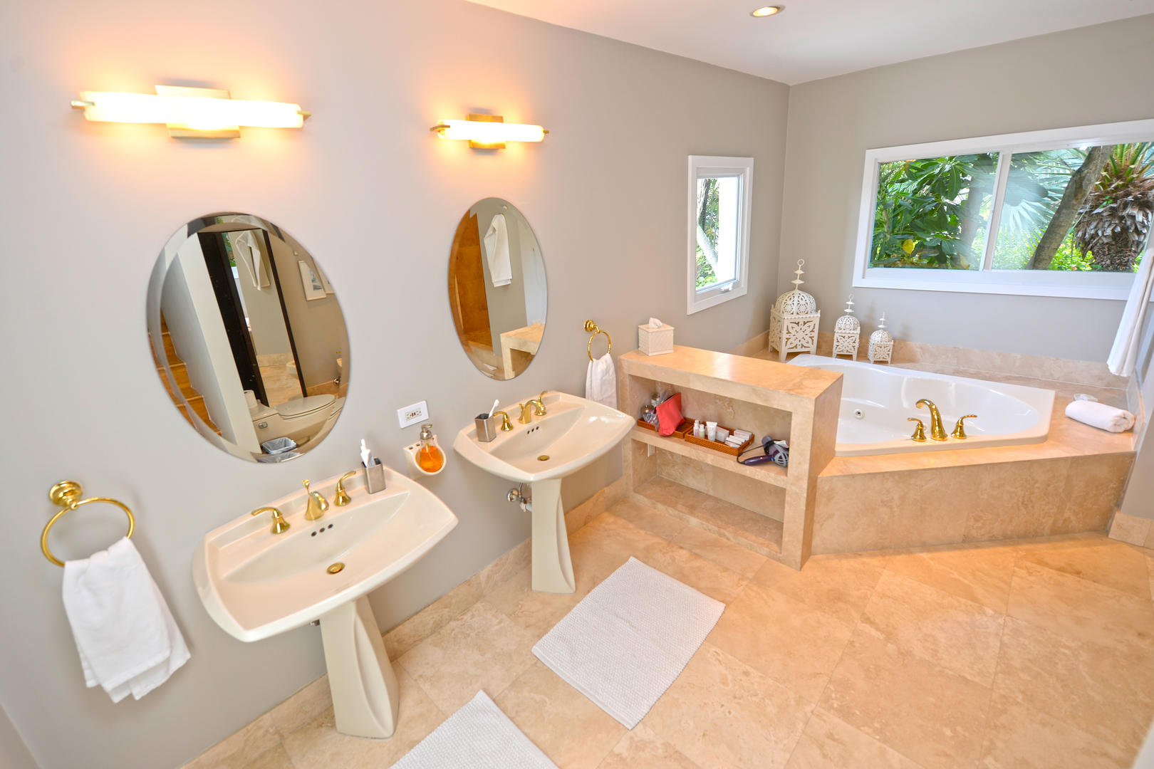 Master King Suite Bath.