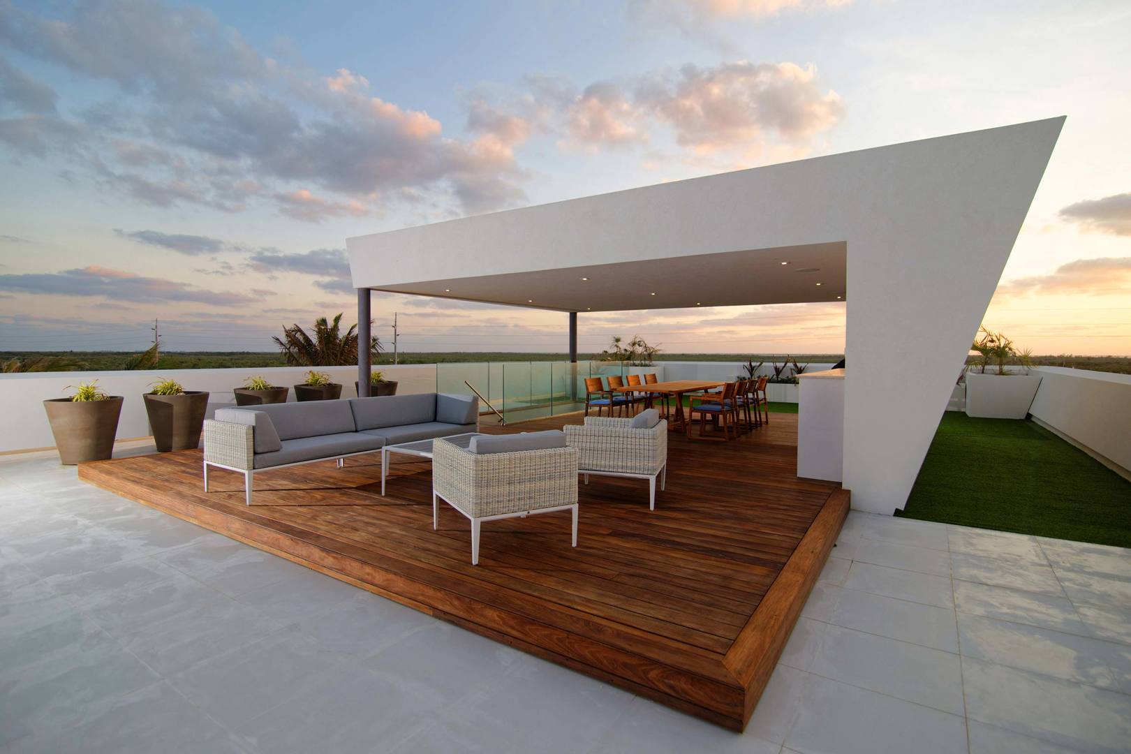 Rooftop Terrace & Outdoor Kitchen.
