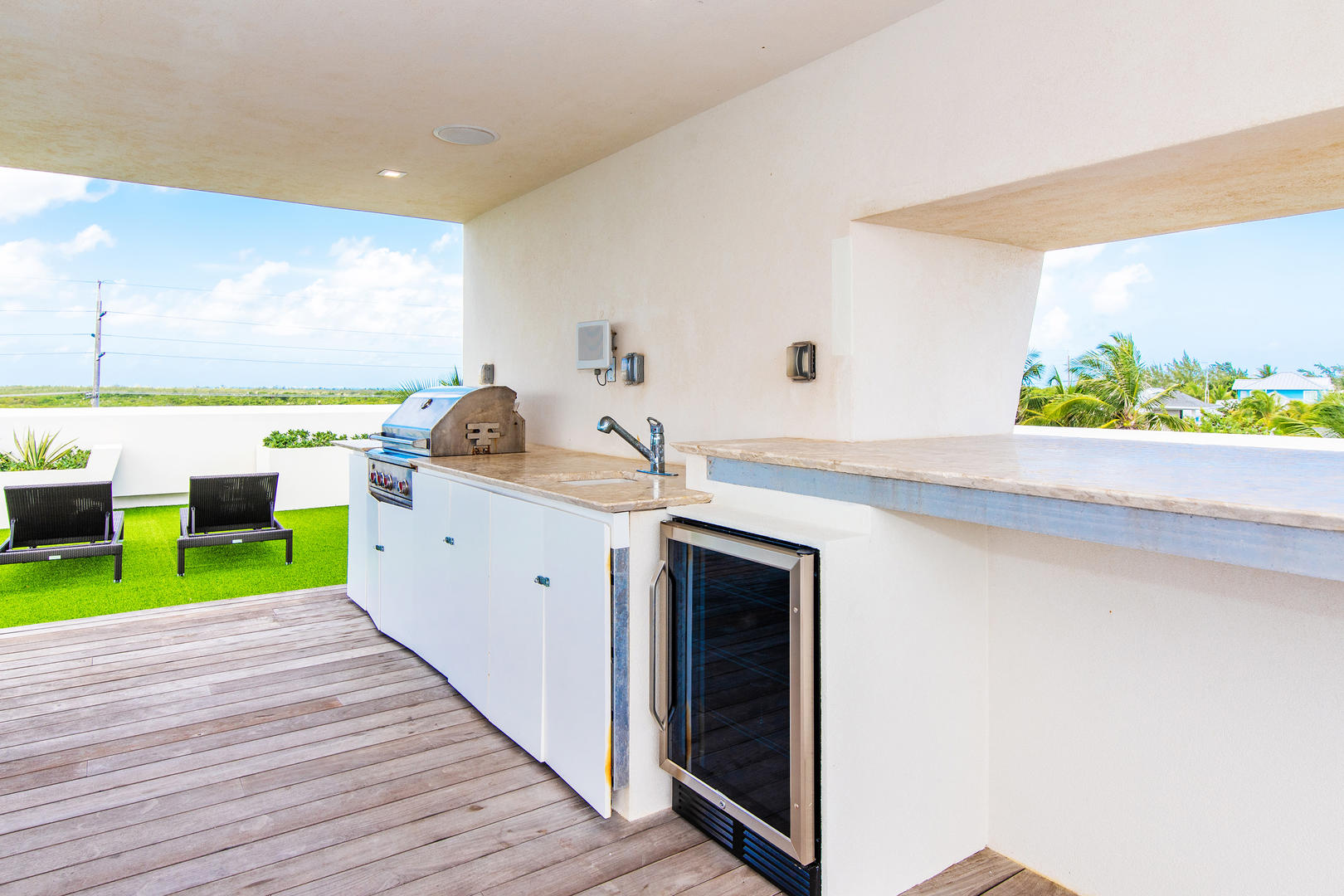 Outdoor kitchen in rooftop terrace