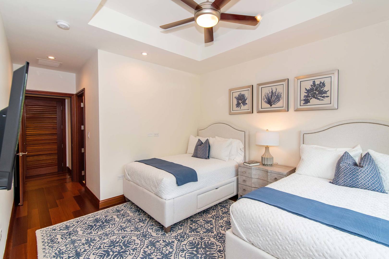 Double Guest Suite is also on the middle floor.