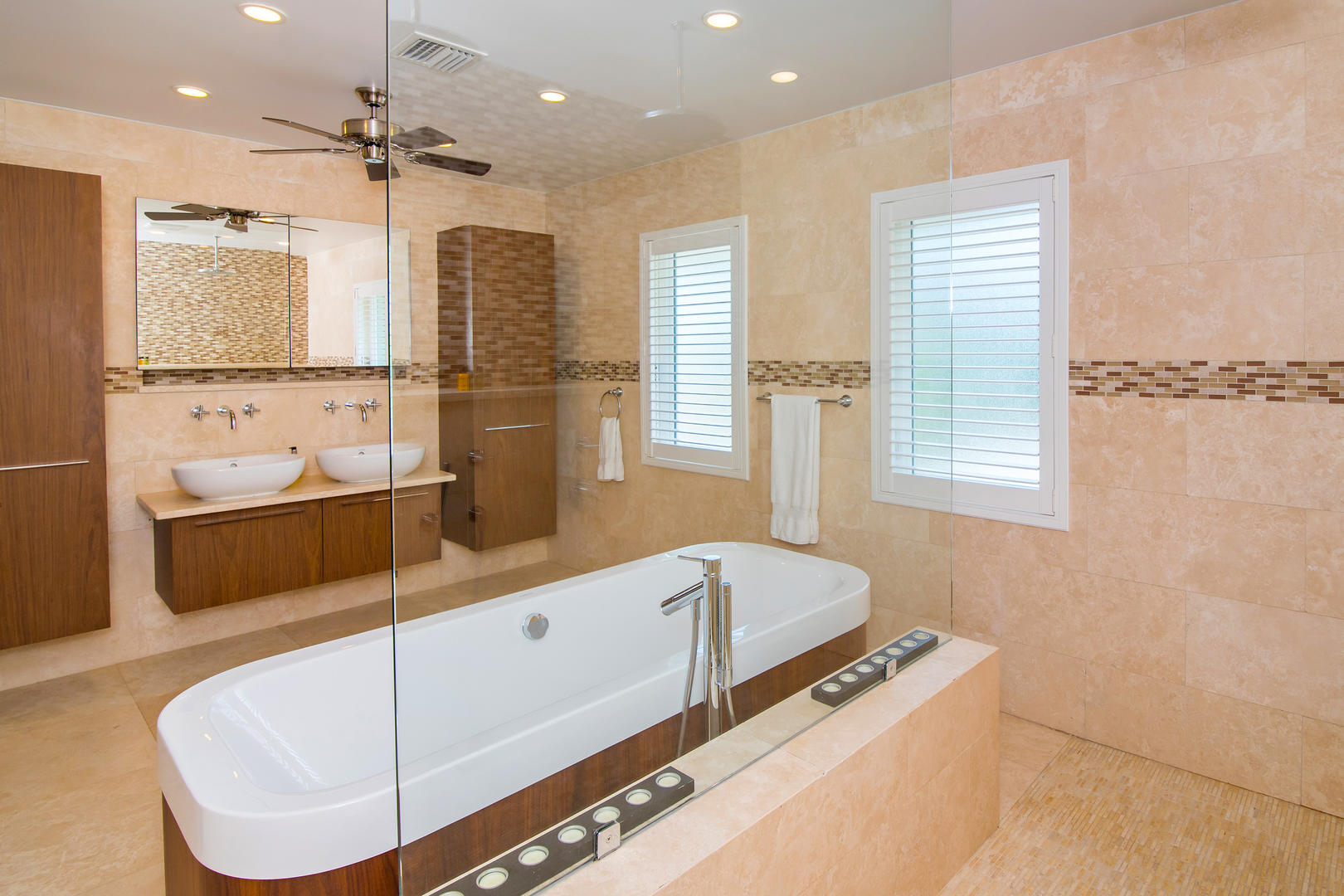 Upstairs East King Suite Bathroom and Tub.