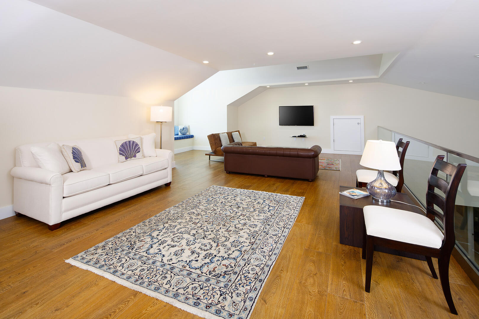 Loft area with TV.