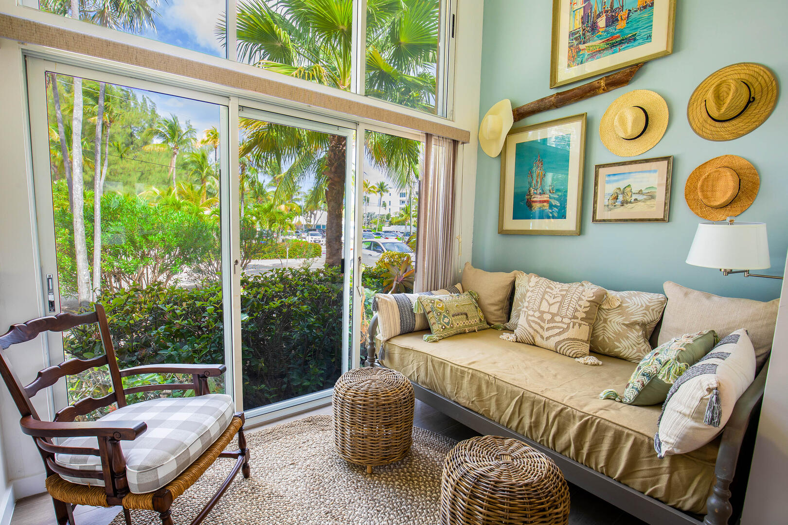 Small den with a daybed suitable to sleep two children.