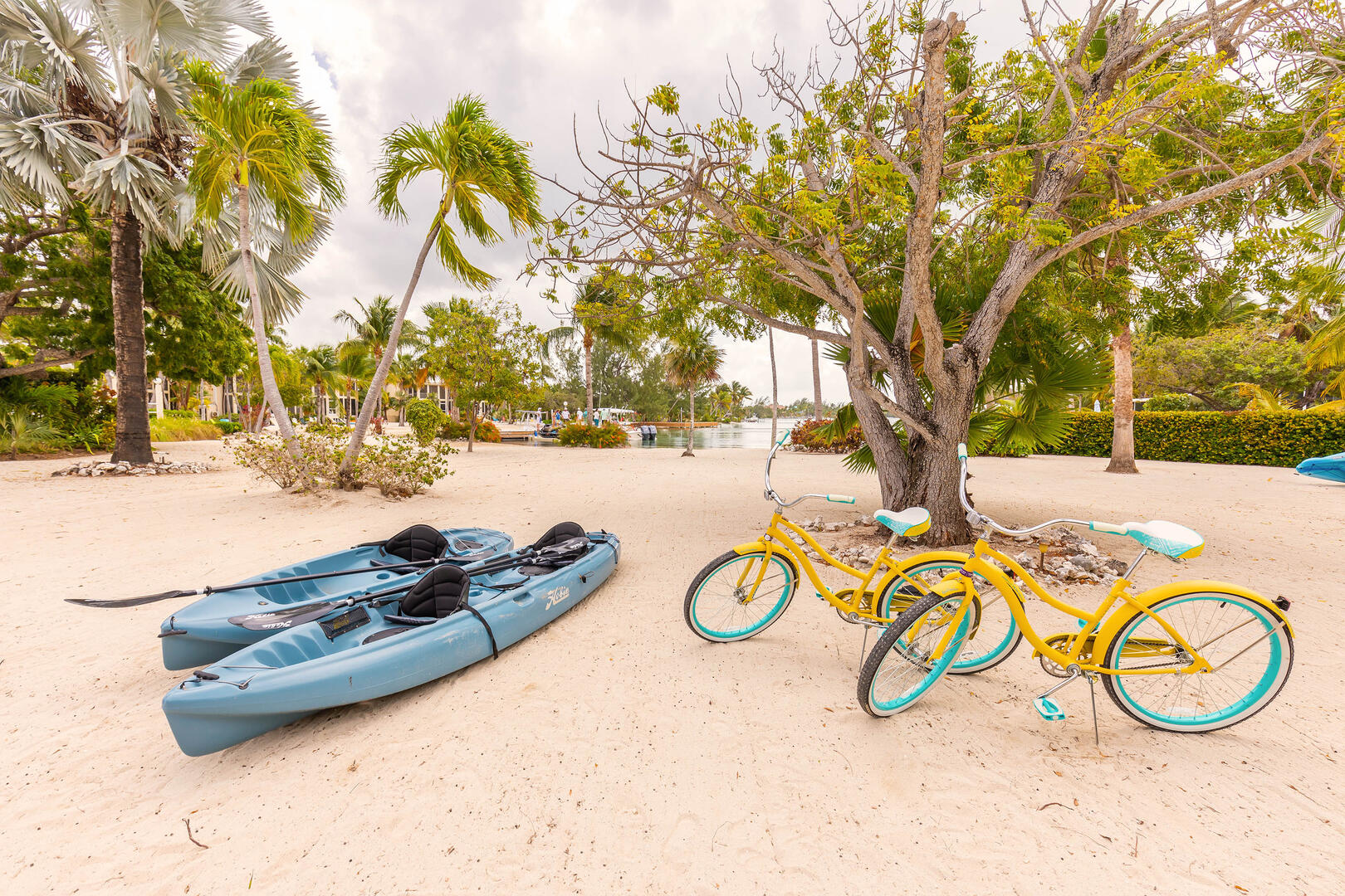 2 complimentary kayaks + bicycles are included with your stay!