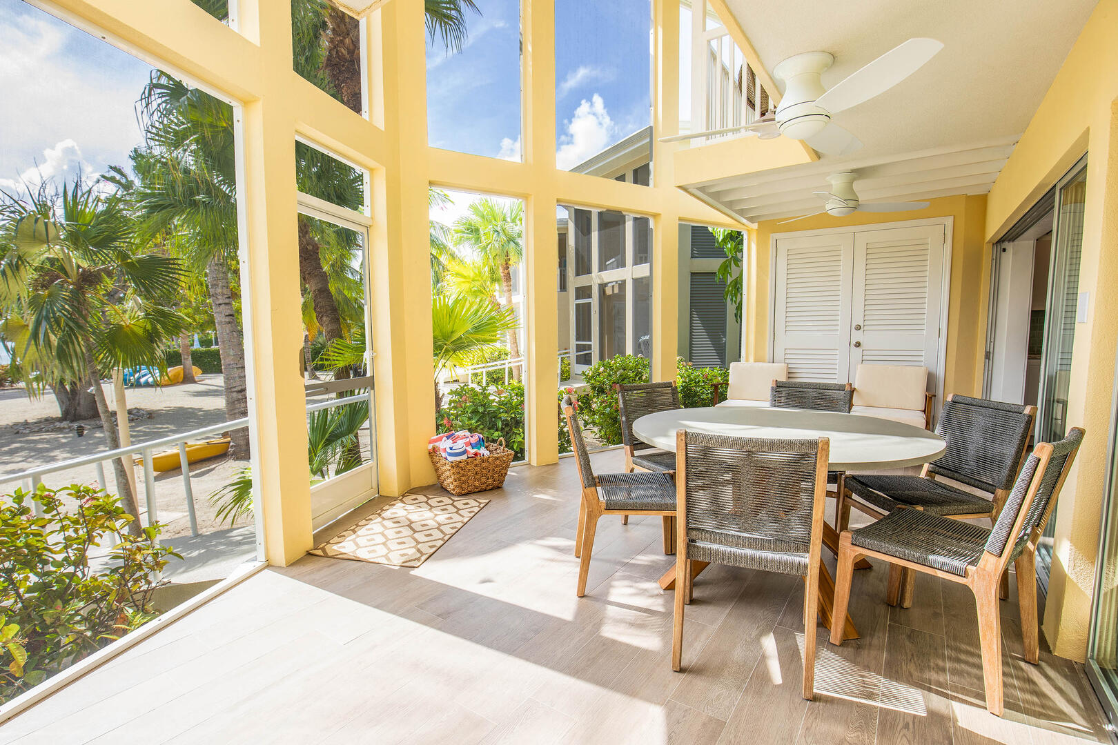 Screened patio with vaulted ceilings and alfresco dining table. 