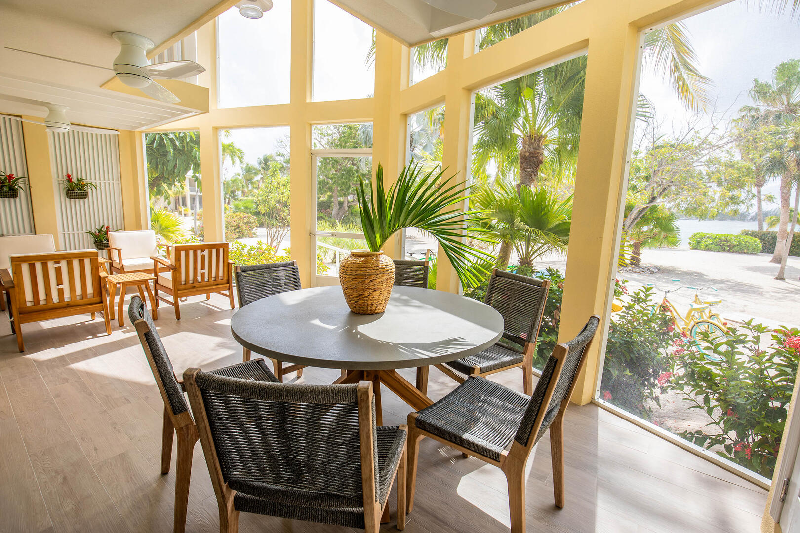 Alfresco dining on the screened patio. 