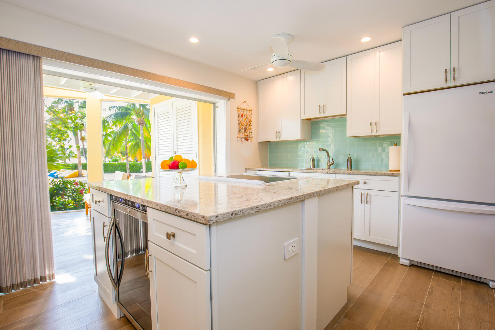 Full kitchen with modern appliances. There are 3 restaurants nearby (Blue Flame, Solis, & Kaibo) if you're in the mood for takeout. 