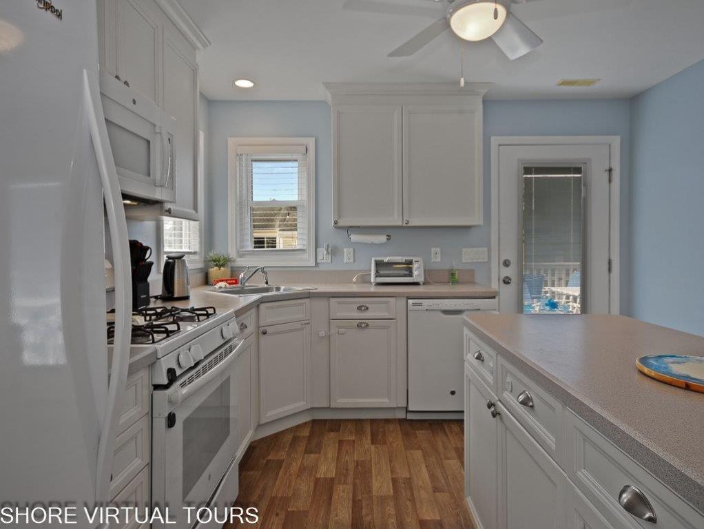 208 E St Paul Ave. - Image 12