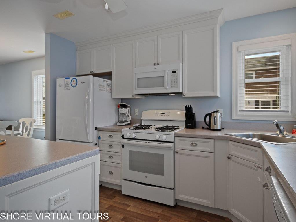 208 E St Paul Ave. - Image 13